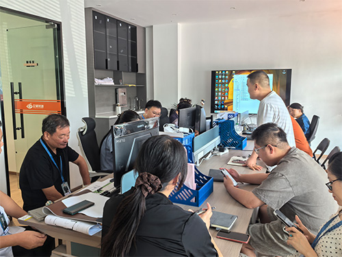 凝心聚力促协同，规划前行谋发展 ——亿和装饰召开月度工作例会